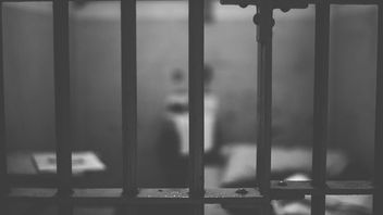 車から飛び降り、バタム検察庁の囚人は拘置所に連行されながら逃げた。