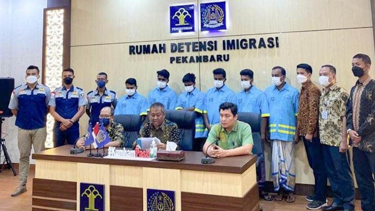 6 Bangladeshi Citizens Deported From Riau