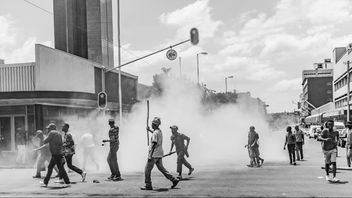 castique : Le Président révoque le gouvernement après des manifestations meurtrières