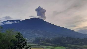 Erupsi Gunung Marapi Belum Mereda, Warga Pariaman Diminta Pakai Masker Cegah Gangguan Kesehatan  