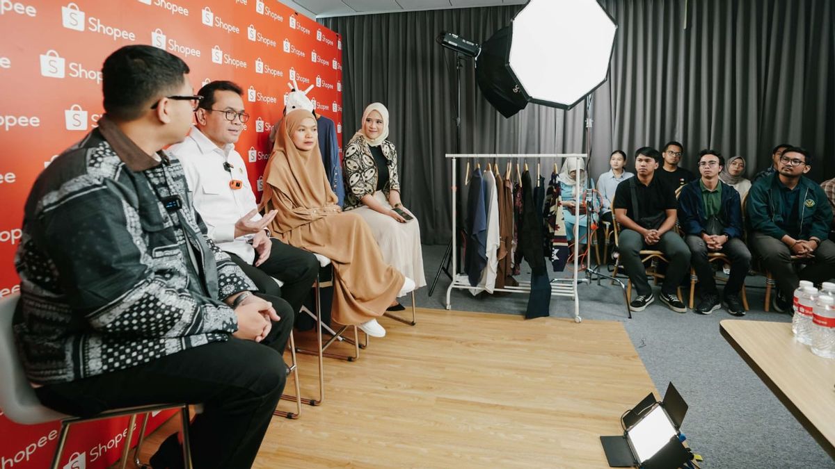 Support Harbolnas 2024, Shopee Holds Live Shopping With Trade Minister Budi