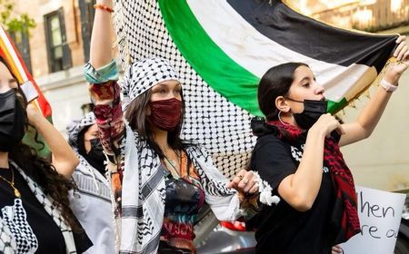 Aksi Protes Dikecam Israel, Bella Hadid Justru Bangga Punya Silsilah Keluarga dari Palestina