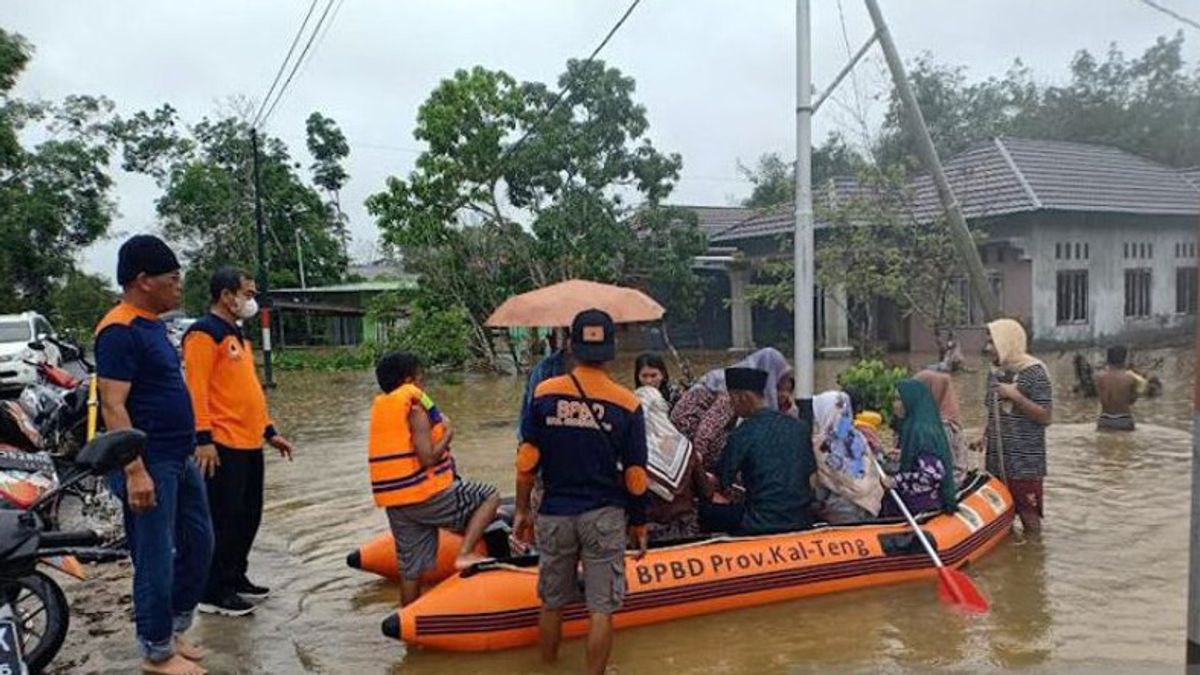 洪水泛滥，加里曼丹中部的Gunung Mas BPBD开始疏散居民
