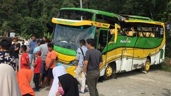 Bus Pariwisata Terbalik di Jalan Menuju Bukit Cinangkiak, Satu Balita Luka Berat