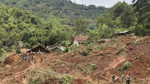 BPBD Optimalkan Pompa Alkon untuk Cari Tiga Korban Longsor di Arjasari, Kabupaten Bandung