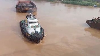 Polairud Jambi Tahan Nakhoda and Aurduri Bridge Tiang Stumping Ship 1