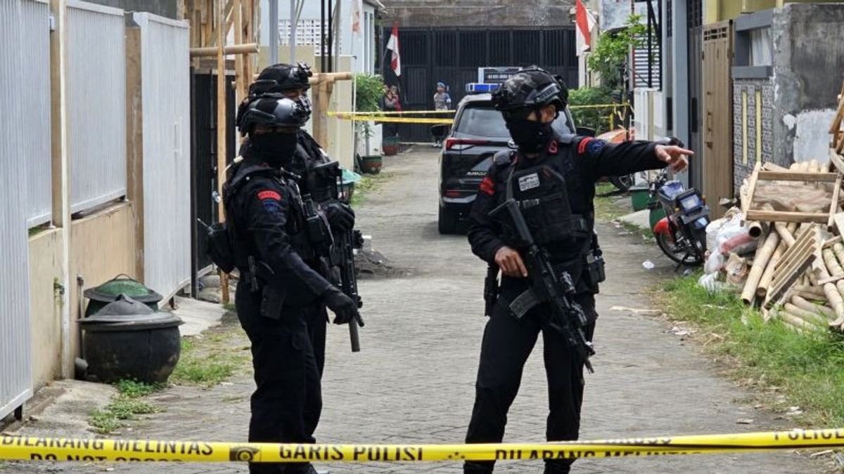 Densus 88 arrêté 3 terroristes présumés dans la ville de Batu Jatim