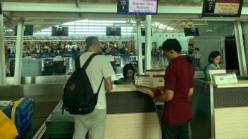 Acungkan Jari Tengah ke Petugas Imigrasi Bali, Bule Prancis Dideportasi 