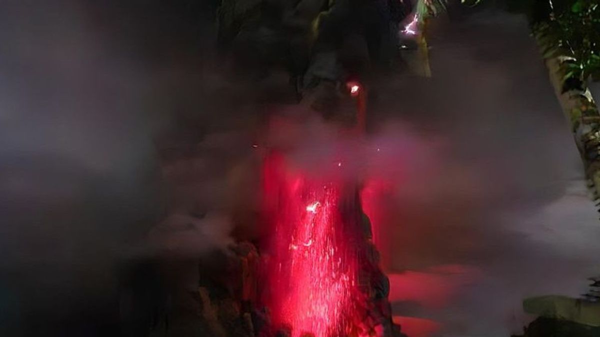 スールート・ルーム山の恐ろしい目撃噴火、なぜ山の頂上でキラキラが現れるのですか?