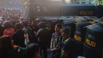 North Sumatra Police Arrest 39 Demonstrators Allegedly Provocateurs In DPRD