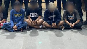 La police arrêté cinq étudiants emportant du bambou au moment d’un combat à Jakbar