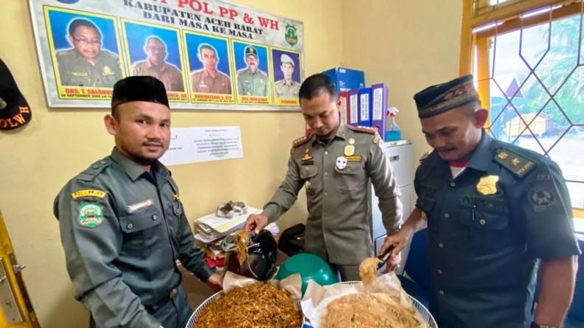 Aceh Satpol PP Confiscates Food From Traders Who Sell During The Day During Fasting, Will Be Whipped