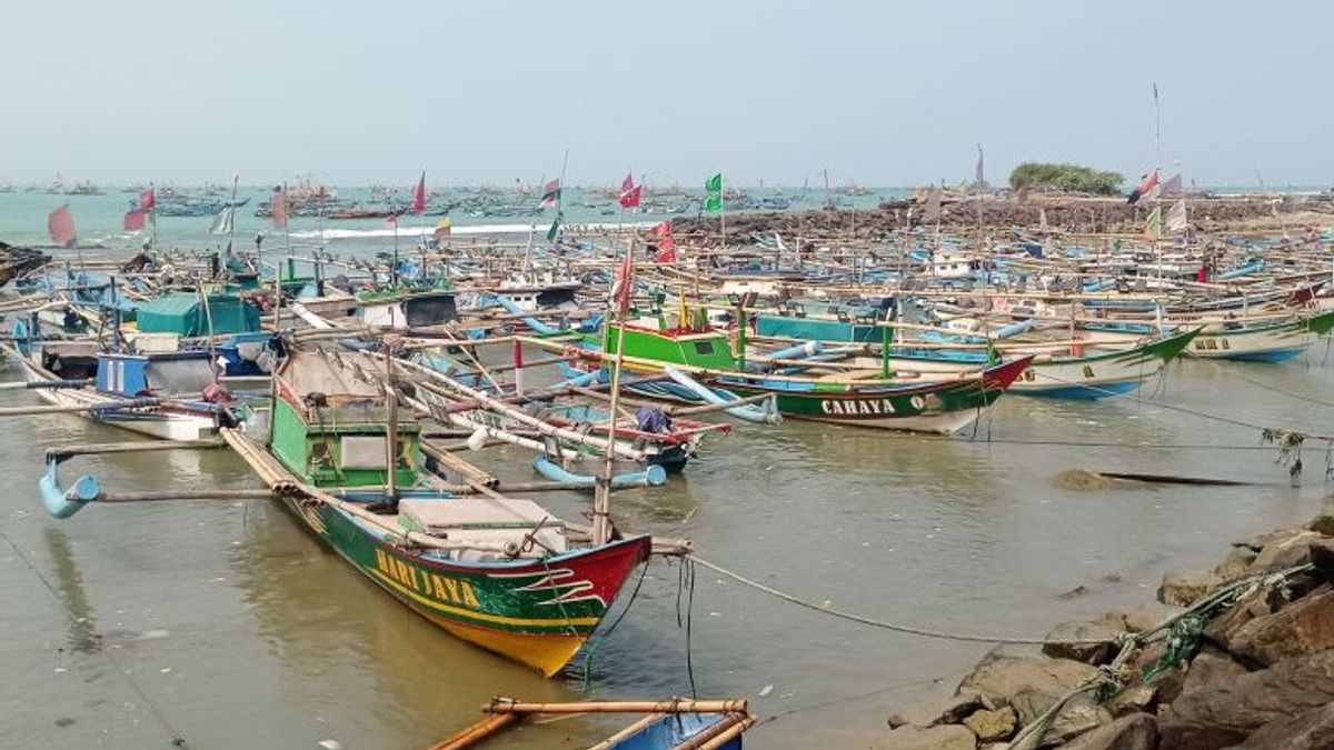 Musim Angin Selatan Tiba, Nelayan Lebak Banten Tidak Melaut karena Gelombang Tinggi