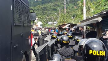 غير قادر على الحصول على إذن ، TNI و Polri يفرقان المظاهرات ضد DOB في مدينة جايابورا