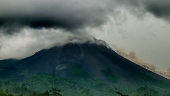 Le Mont Merapi Lance 2 Fois Les Chutes De Nuages Chauds Sur 2,5 Km Jusqu’à La Rivière Bebeng