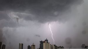 Prakiraan Cuaca Jakarta Hari Ini: Waspada Potensi Hujan Petir Singkat di 3 Wilayah DKI