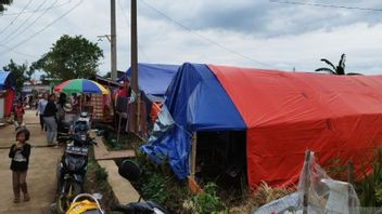 契約賃貸料に対するIDR 500,000 /月の支援が提供されていますが、Cianjur地震の生存者は緊急テントにとどまることを選択します