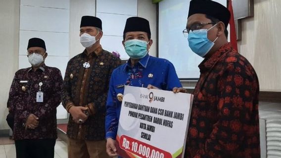 Pemprov Jambi Salurkan Dana Rp10 Juta Bantu Pendidikan Ponpes 