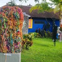 Junkyard Collective Bali: Galeri Gratis di Ubud, Seni dari Plastik, dan Ancaman Mikroplastik di Nasi Kita