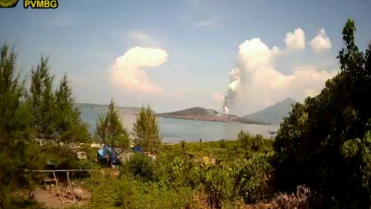 阿纳克喀拉喀托火山喷发，隆塔兰阿布火山高达500米