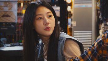 Sutradara <i>Guitar Man</i> Kenang Kim Sae Ron di Film Terakhir: Sangat Berhati-hati