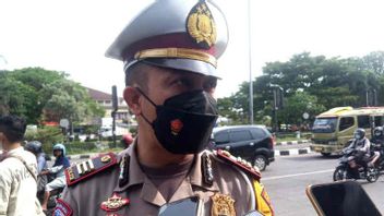 In Order For Homecoming To Run Smoothly, The Cirebon City Police Satlantas Closes The Vehicle Turnover Points On The Pantura Route