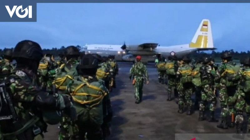 Ability Test, 2 Indonesian Air Force Elite Units Fall From A Height Of ...