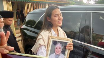 Pesan Cinta Raisa untuk Ibunda: Kamu Akan Selalu Bersamaku Seperti Jejak Tangan di Hatiku