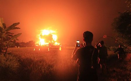 Polisi Duga Ada Kebocoran Tangki Kilang Minyak Balongan yang Meledak