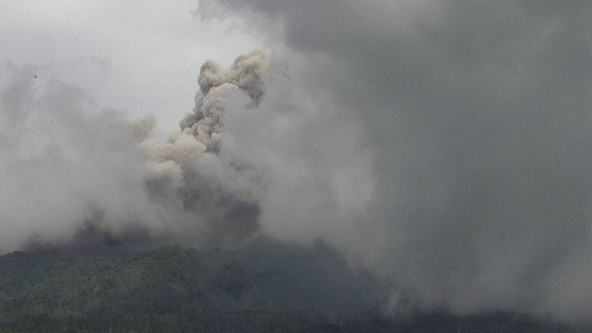 Mount Merapi Releases Volcano-Pyroclastic Flow 2 Kilometers Away