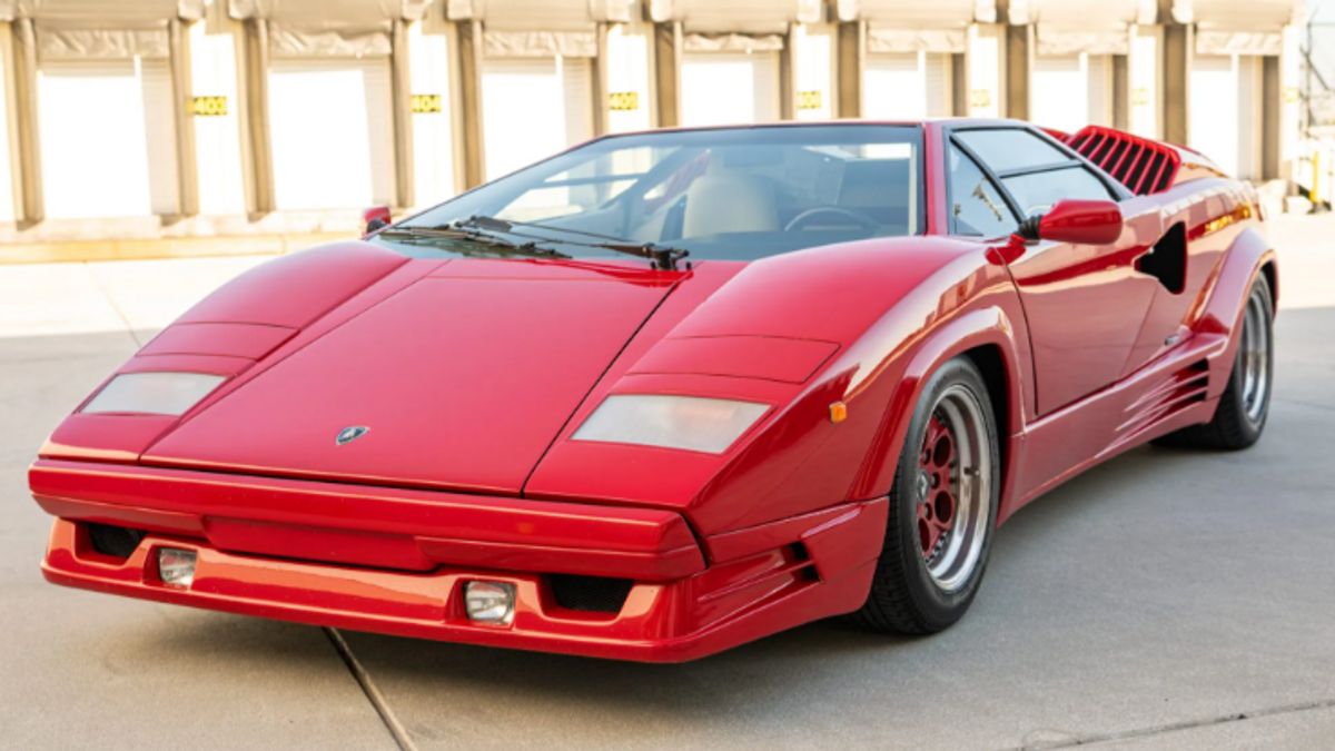 لامبورغيني كونتاش الذكرى السنوية ال 25 لعام 1989 بيعت في مزاد علني ، اقتحمت العرض 6.3 مليار روبية إندونيسية