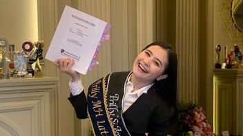 6 Photos Of Prilly Latuconsina's Happiness When She Was A Bachelor