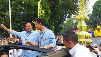 Pukul 11.00 WIB, Paslon Capres Prabowo -Gibran Tiba di Taman Suropati, Sapa Relawan dan Menuju Kantor KPU