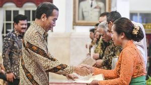Warga Bali Terima Sertifikat Tanah Elektronik Pertama dari Presiden Jokowi