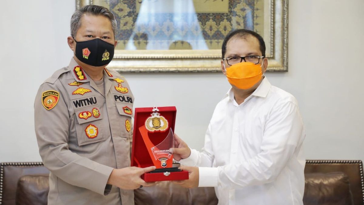 Kapolrestabes Makassar Visits Candidate For Mayor Danny Pomanto