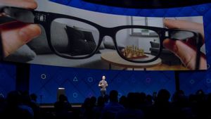 Zuckerberg Prediksi <i>Smart Glasses</i> Bakal Gantikan Smartphone