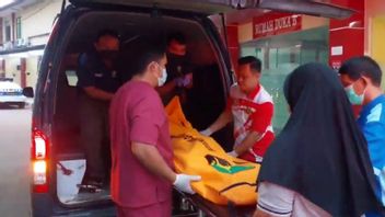 Trois corps de victimes du vol PK-IFP Cessna 172 arrivent à l’hôpital de police de Kramat Jati