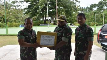 TNI Provides Stationery Assistance To Children In Buru Island, Maluku