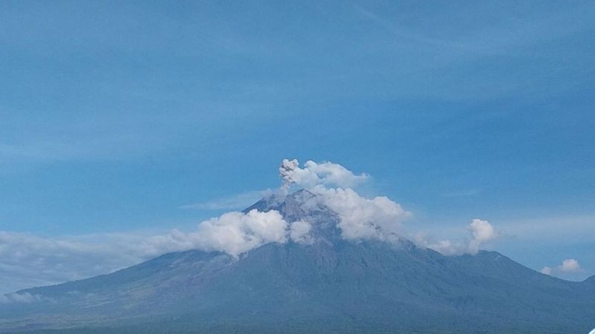 喷发8倍,塞梅鲁山投掷火山口阿布500米