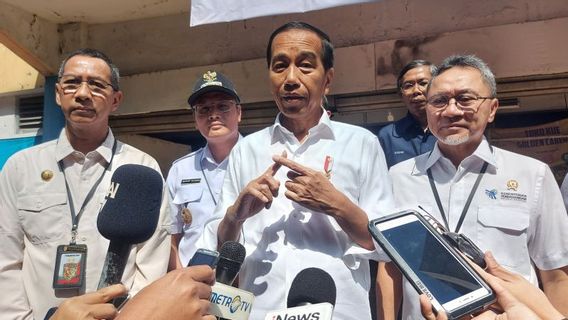 Visit Rabumangun-Johar Baru Market With Zulkifli, Jokowi: The Lower Prices I See