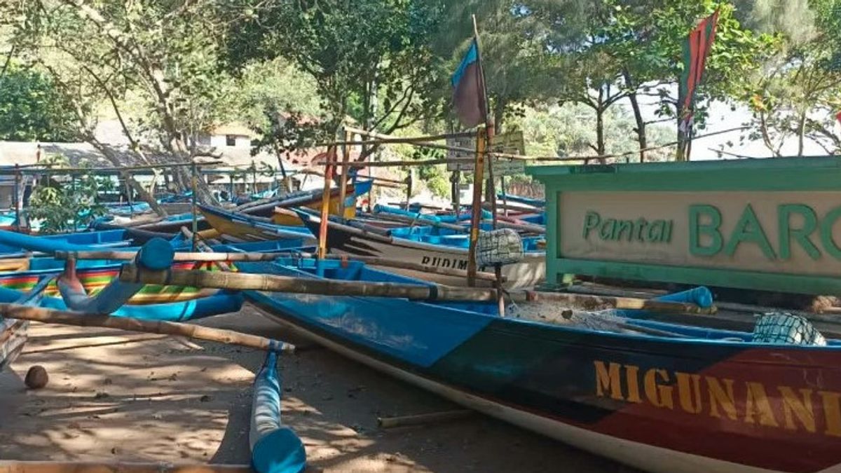 Info Gunung Kidul: Nelayan Evakuasi Kapal Antisipasi Gelombang Tinggi