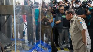 Jadi Saksi Bisu, Puing-puing Fasilitas Transjakarta Rusak Akibat Kerusuhan Demo Dipajang di Halte Senen