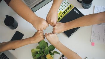 なぜ人間は競争し、協力する必要があるのですか?これがケースの理由と例です