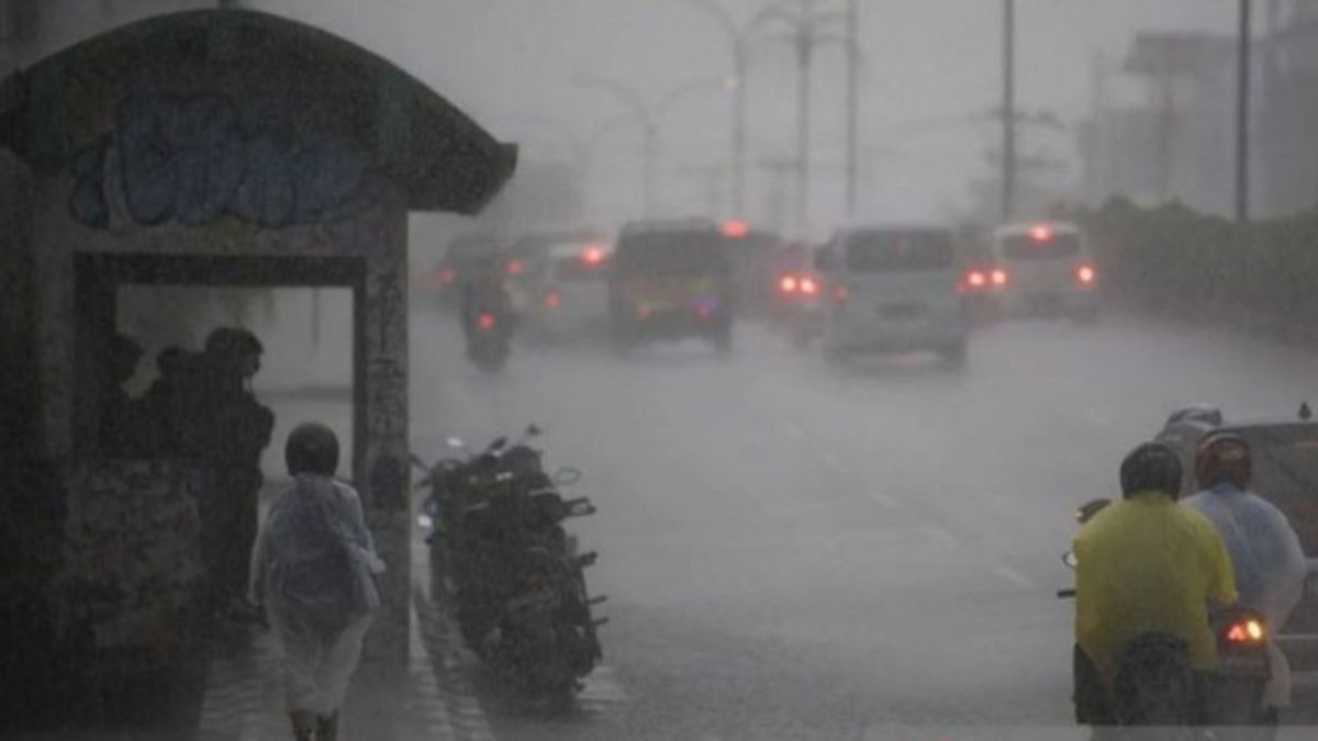 جاكرتا - الطقس اليوم ، يذكر BMKG باحتمال هطول الأمطار مصحوبة برياح قوية في جاوة الغربية ومالوكو