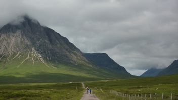 Cet Homme De 81 Ans Jure De Conquérir 282 Montagnes En Écosse Pour Sa Femme Malade
