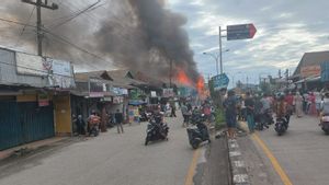 Belasan Kios Pasar Bandar Buat Padang Terbakar