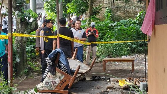 جيمبر - دمر انفجار في جيمبر منزلا بسبب تدخين سكانها أثناء استراحة ميراك المفرقعات النارية