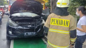 Diduga Korsleting Listrik, Mobil Hyundai Terbakar di Depan Gedung BPKP