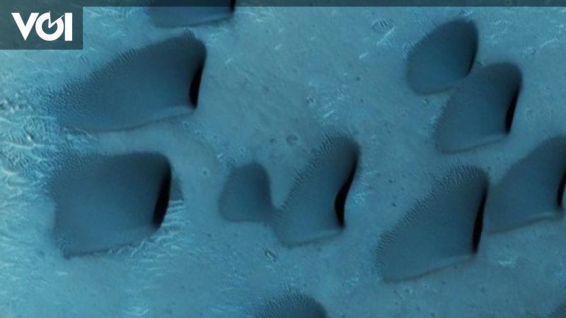 Blue Sand Dunes Found on Mars’ Surface, How come?  This is the explanation