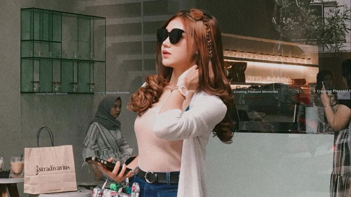 Selebgram Bandung Areta Febiola Ditangkap karena Promosikan Judi Online, Tiap Bulan Dapat Jutaan